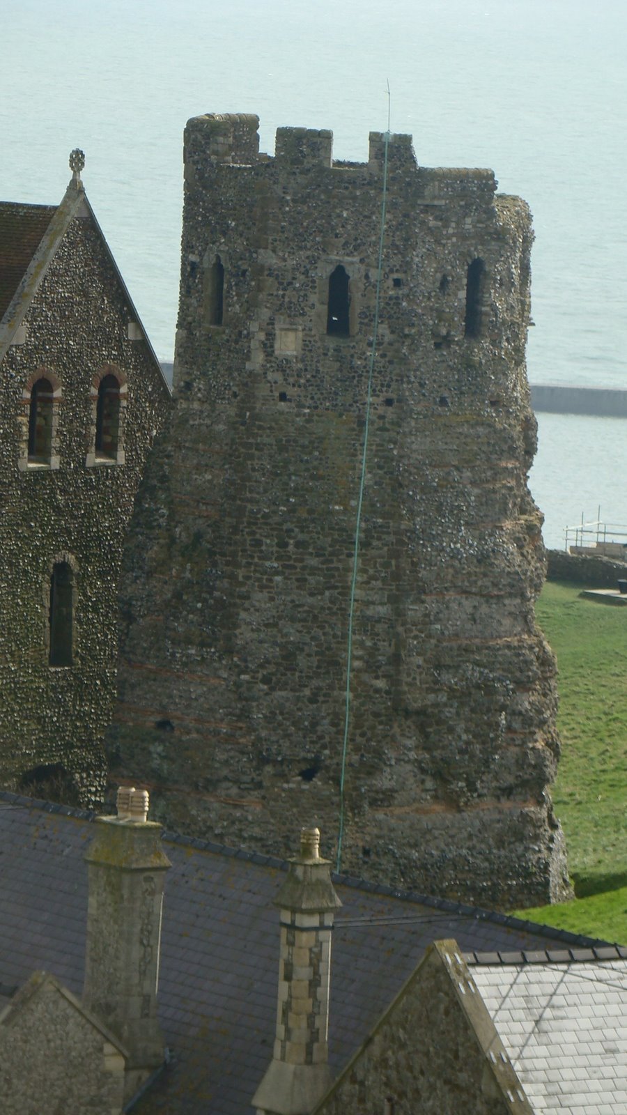 [Roman+Lighthouse+Dover+Castle.jpg]