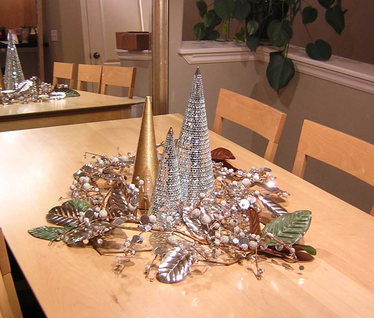 [Christmas-2007-Table-decor.jpg]