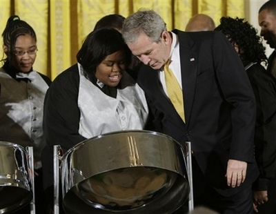 [Bush,+helping+America's+youth++2.jpg]