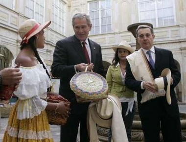 [Bush+in+Colombia+++2.jpg]