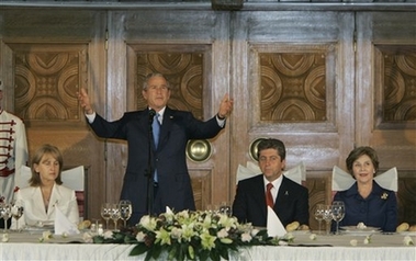 [Bush+in+Bulgaria,+6.11.07+++5.jpg]