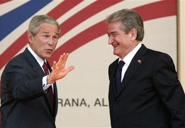 [Bush+in+Albania,+6.10.07+++2.jpg]
