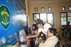 Suasana kerja Media Center Sub PB PON Bontang