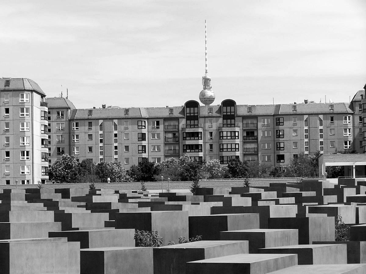 [monumento_holocausto_5.JPG]