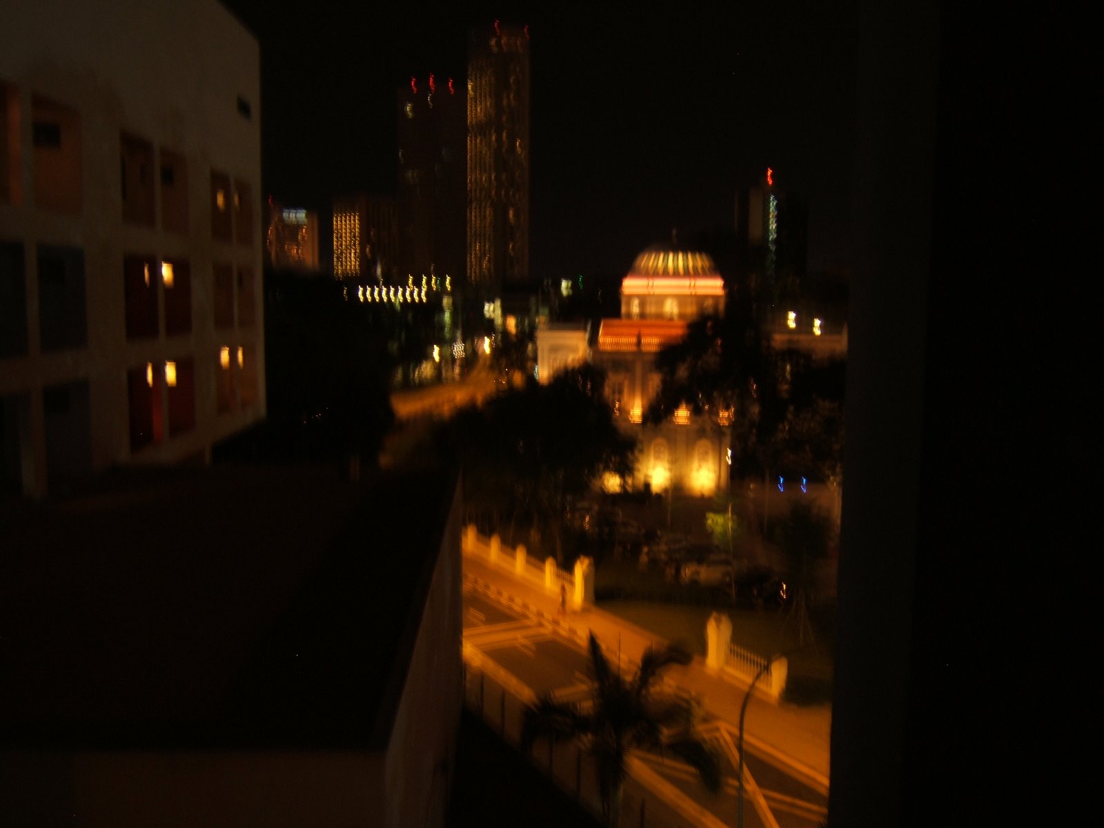 [Singapore--+view+from+my+window+at+night.JPG]