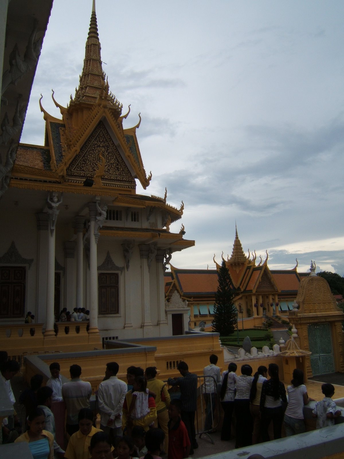 [Phnom+Penh--+Royal+Palace--+Prasat+Khemarin--+Palace+of+the+King.JPG]