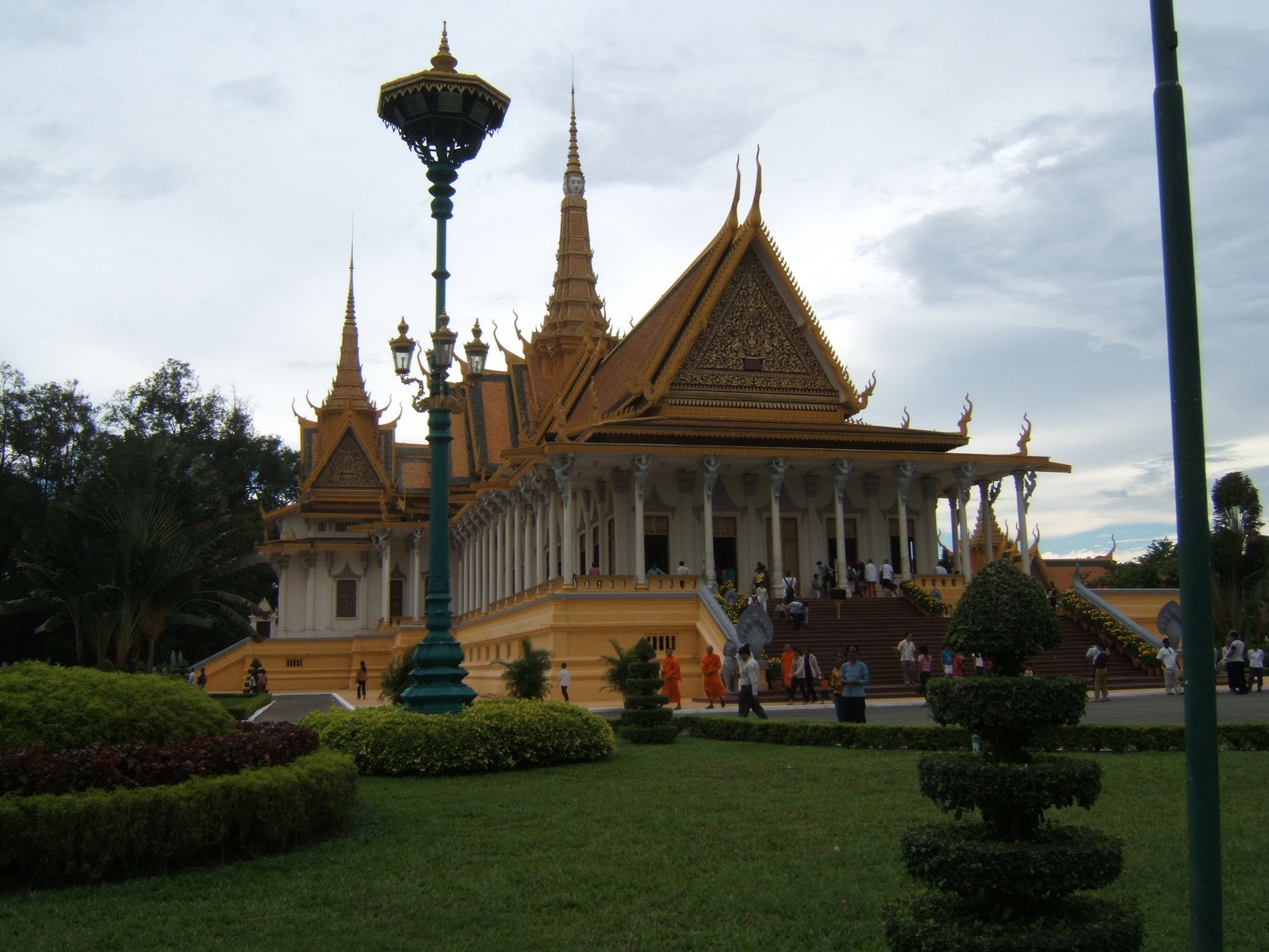 [Phnom+Penh--+Royal+Palace--+Throne+Hall.JPG]