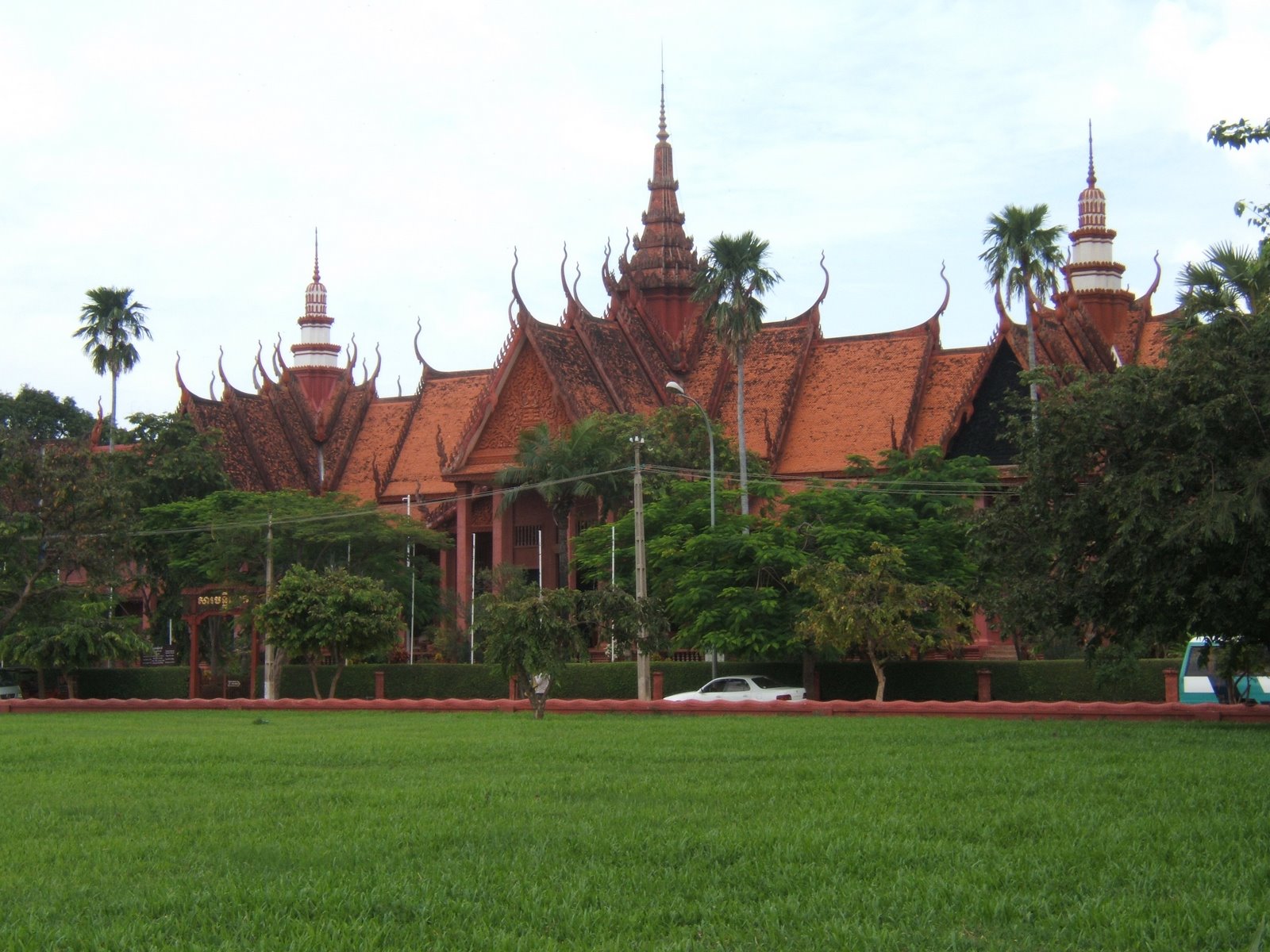 [Phnom+Penh--+National+Museum.JPG]