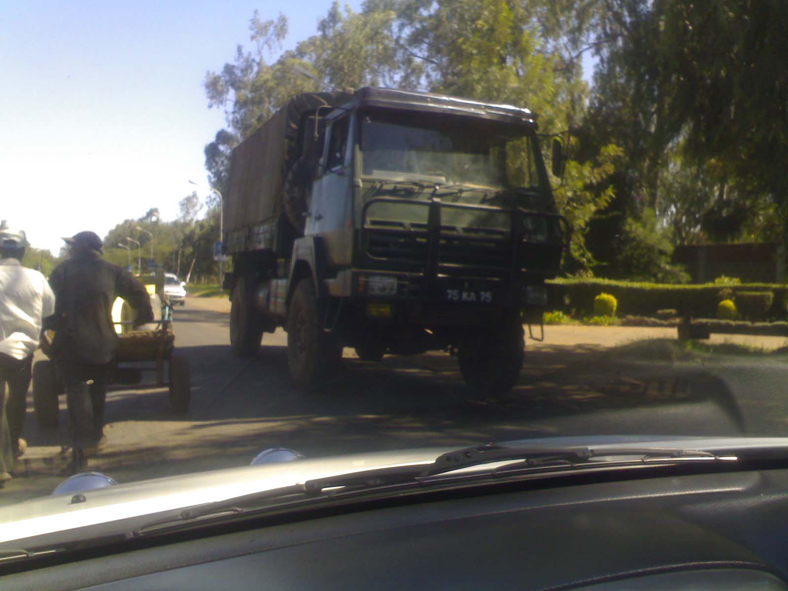 [army+truck+v+mkokoteni.jpg]