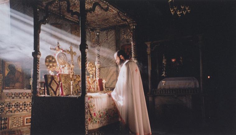[A+look+into+the+altar+during+morning+services+with+reliquary+of+St.+Catherine+in+background.JPG]