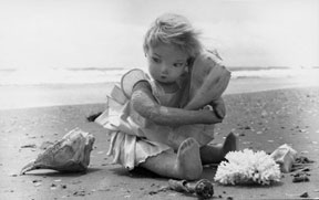 [doll+at+beach.jpg]