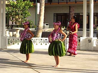 Hawaii hula perfomance at Waikoloa Beach Resort Shopping Center