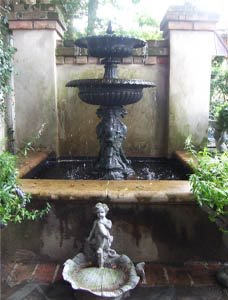 [Courtyard+fountain.jpg]