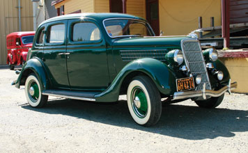 [1935+Ford.jpg]