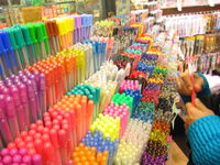 [200px-Many_colored_pens.jpg]