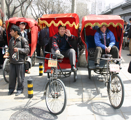 [Panjiayuan+rickshaws.jpg]