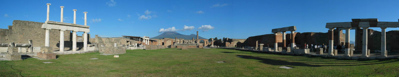 [800px-Pompeii_Forum_Panorama.jpg]