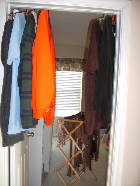 [Betty+and+drying+clothes+002.jpg]