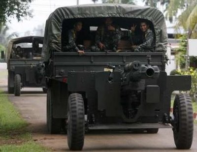 [080719+-+02+Thai+soldiers+(Reuters).jpg]