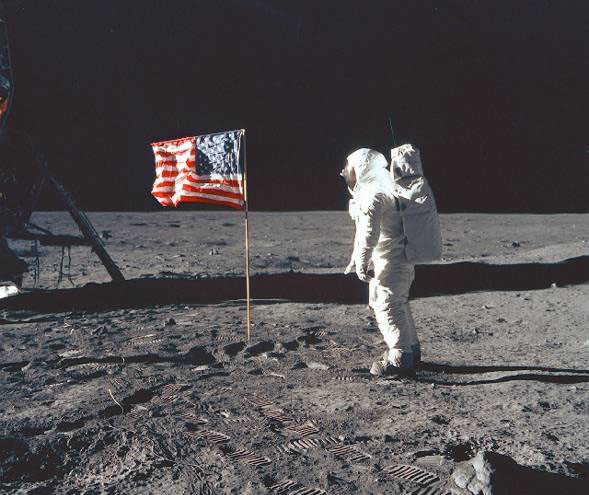 Manusia Tidak Pernah Mendarat di Bulan!