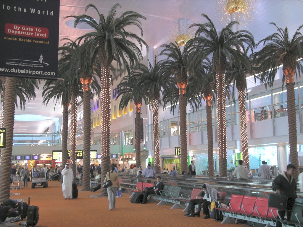 [dubai_international_airport_interior.jpg]