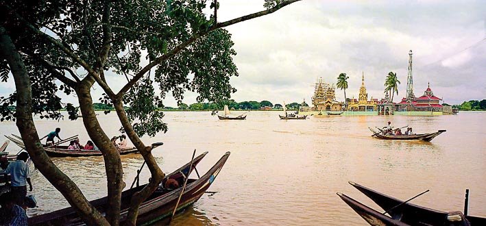 [Myanmar+River+Pagoda+in+the+Ayeyarwady+or+Irrawaddy+delta.jpg]