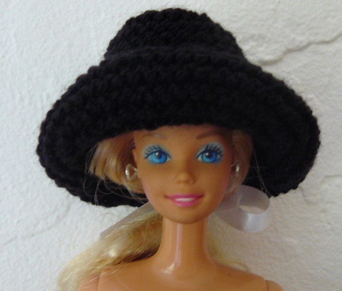 [barbie,+chapeu+noir+de+face.jpg]