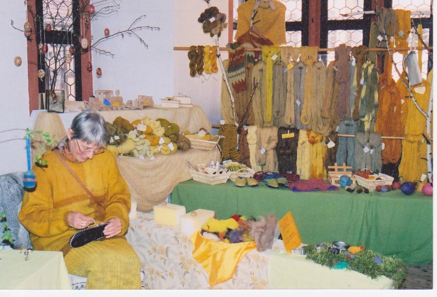 [Wool+Lady+and+All+her+Nature+Dyed+Wools.jpg]