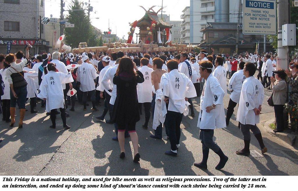 [3-11+Shinto-procession.jpg]