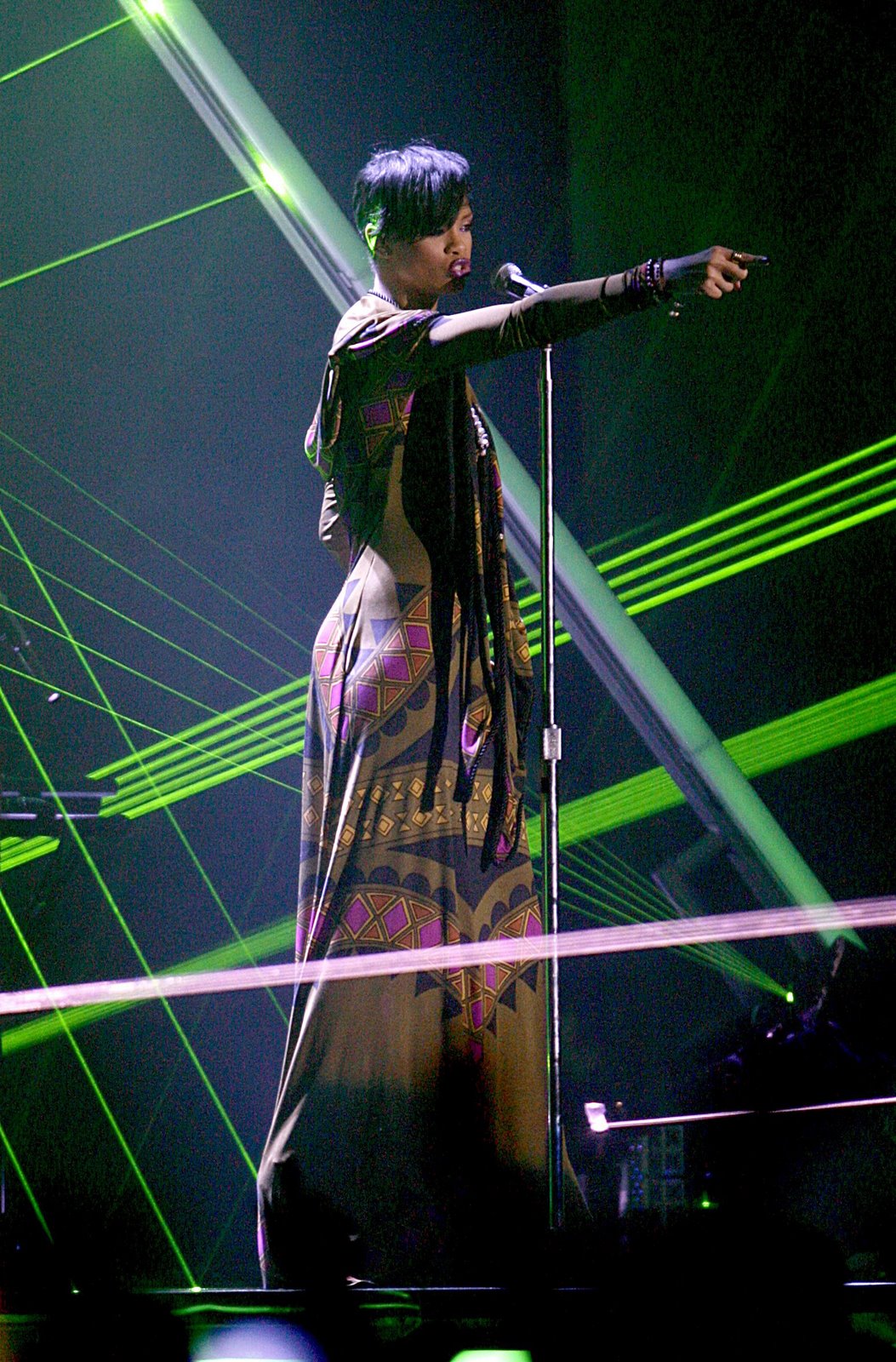 [31167_Celebutopia-Rihanna_performs_at_the_Brit_Awards_2008-03_122_502lo.jpg]