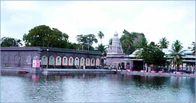 [siddeshwar+lake+-+temple.jpg]
