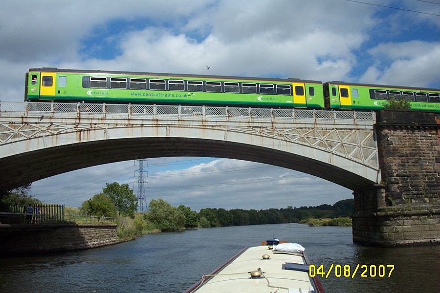 [Aug+2007+033+Railway+Bridge.jpg]