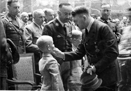 [Hitler_HeydrichTrauerfeier2.jpg]