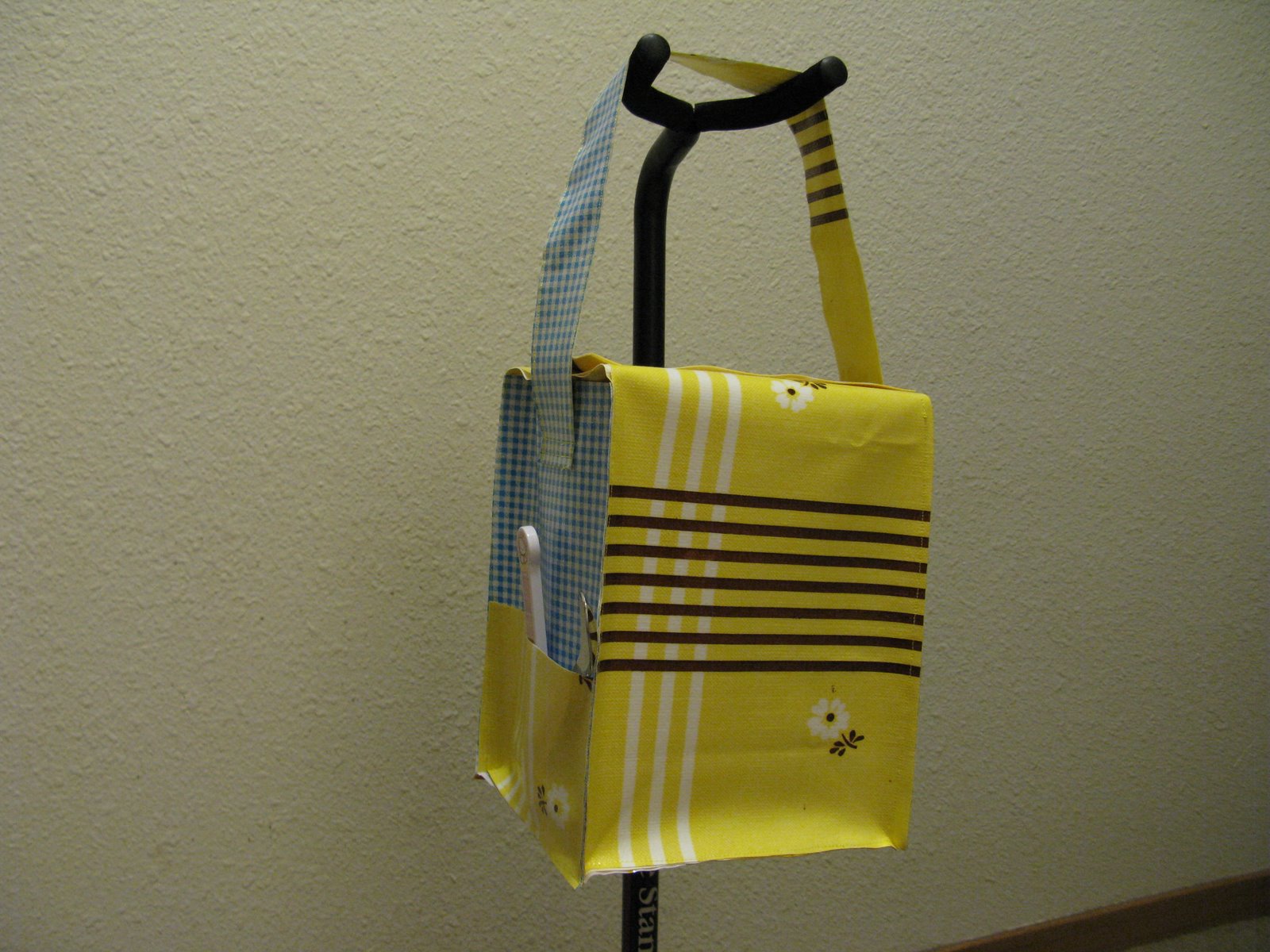 [Yellow+lunch+bag+7-08+001.jpg]