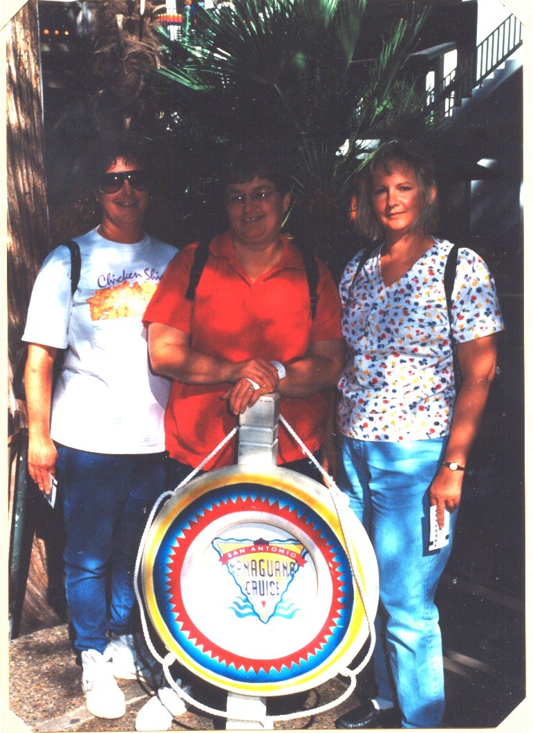 [1996+10+20+Karen+Wanda+and+Phyllis+at+Riverwalk+in+San+Anto~1.jpg]