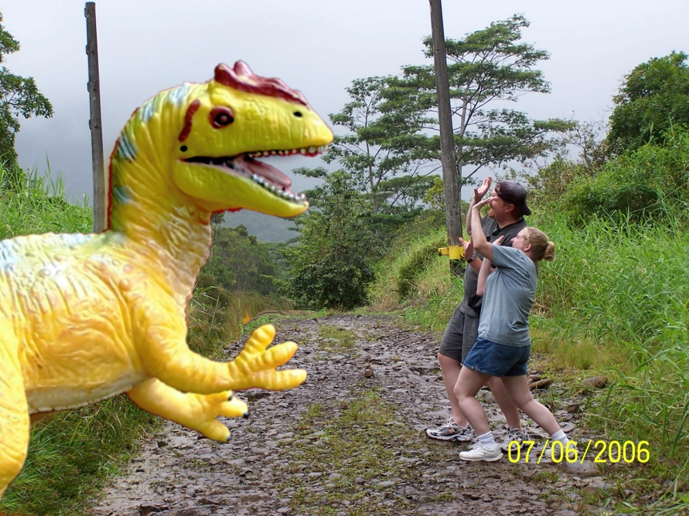 [04_Jurassic+Park+Gate.jpg]