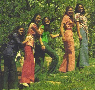 [Miss+Iran+1978+candidates+in+Tehran's+Jamshidiyeh+Park+from+right+++Roksana+Val.jpg]