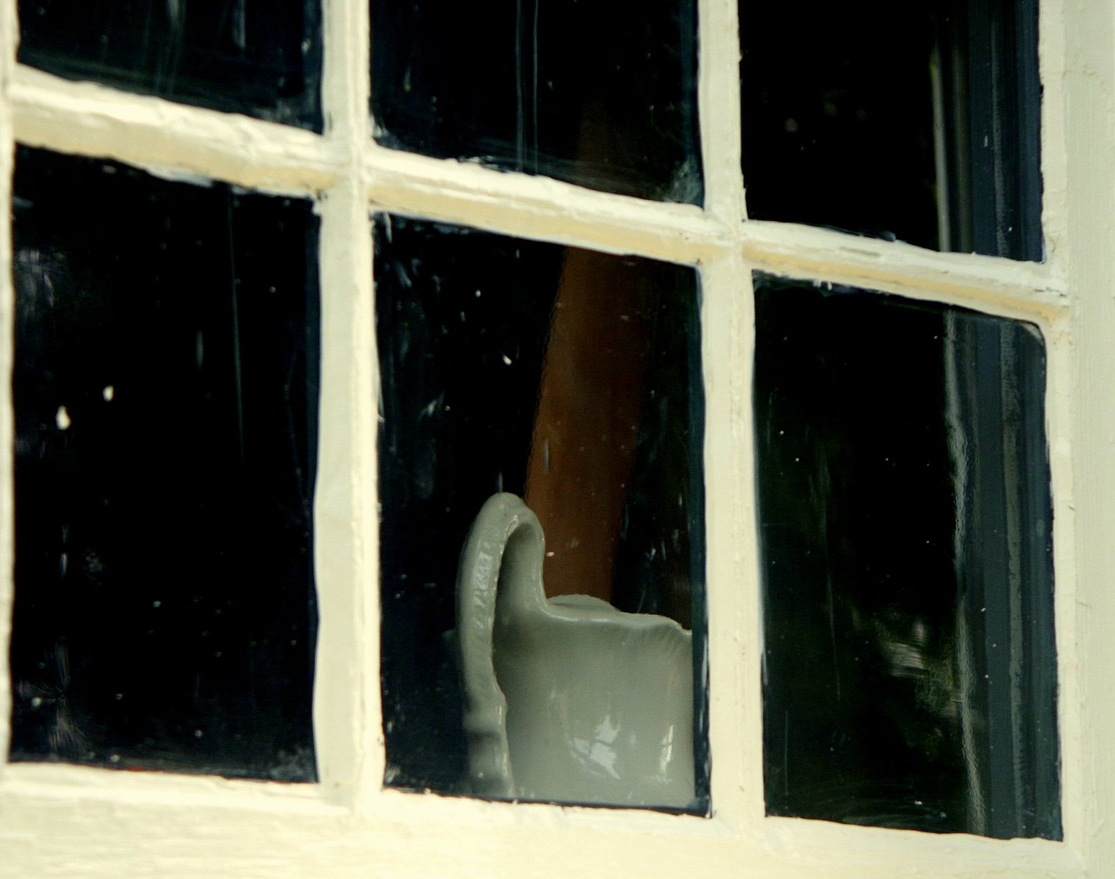 [pitcher+in+window.JPG]