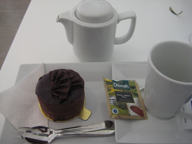 [Passion+tea+and+cake.jpg]