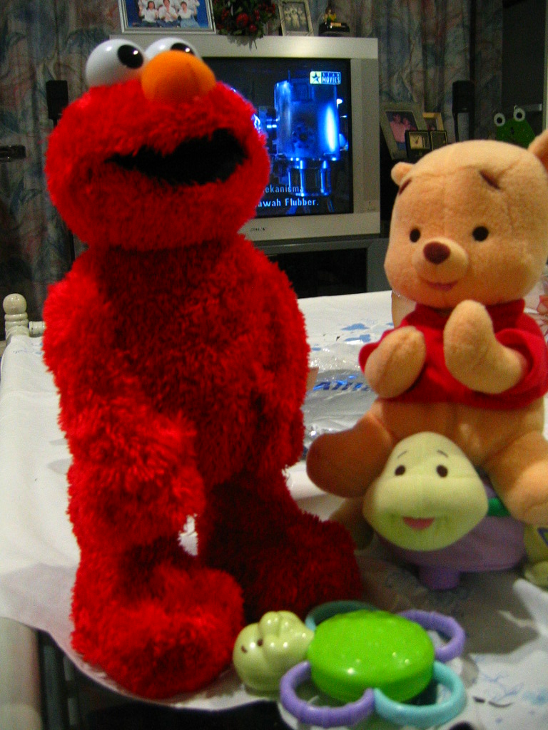 [Elmo+&+Winnie.JPG]