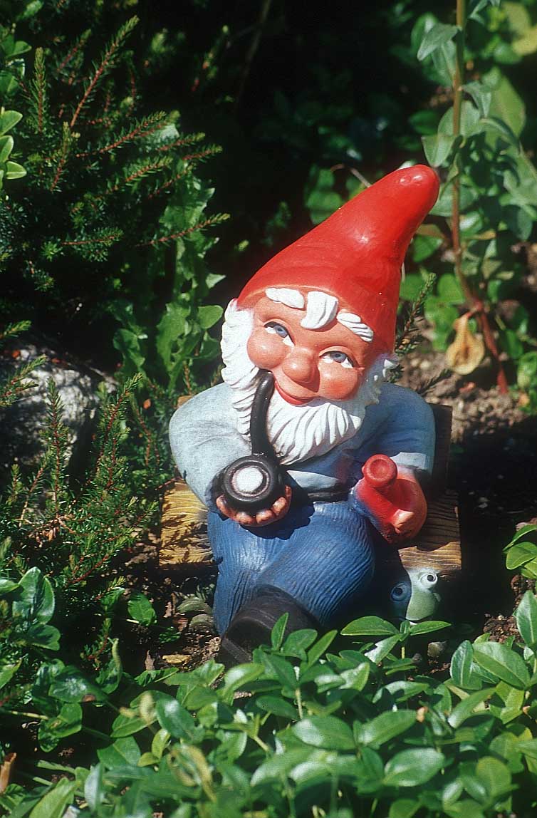 [garden-gnome-pipe-9r.jpg]