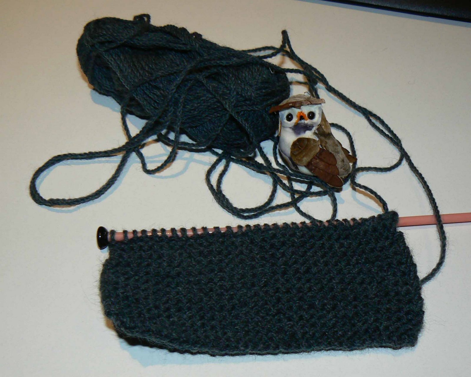 [Brown+Owls+knitting.jpg]