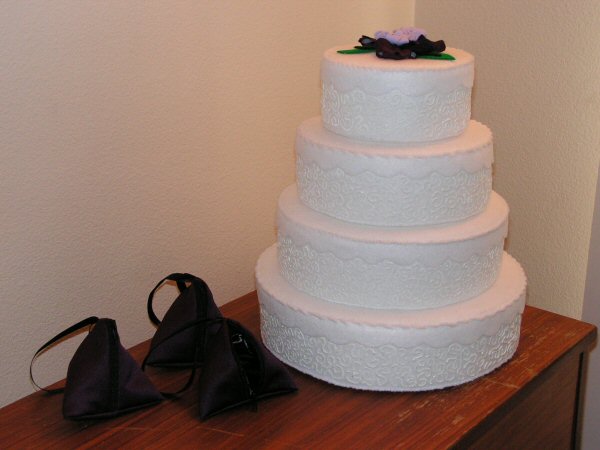 [plush_wedding_cake_and_bags.jpg]