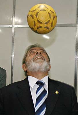 [Lula+com+a+bola+Ricardo+Stuckert+PR.jpg]