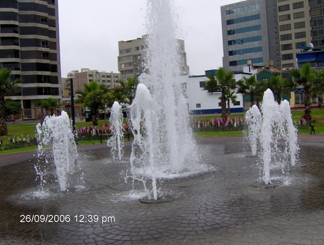 [Parque+de+las+Fuentes+-+Dtto.+Miraflores+-+Lima,+Peru+26-9-2006.jpg]