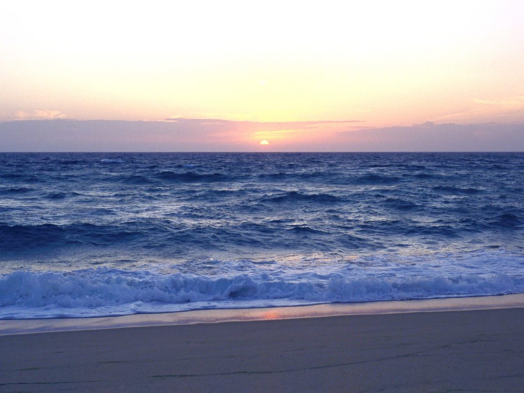 [Edenpics-com_002-029-Beach-with-sunset-and-waves-of-the-Atlantic-Ocean-Portugal-The-coast.jpg]