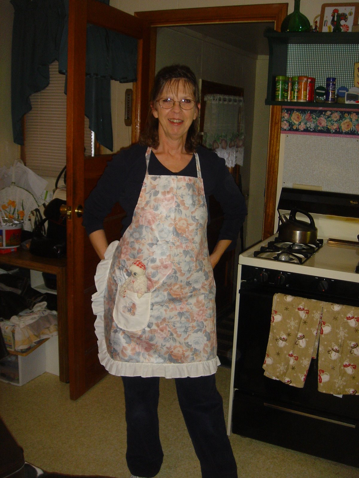 [Mom+wearing+the+Apron+I+made+her!.JPG]