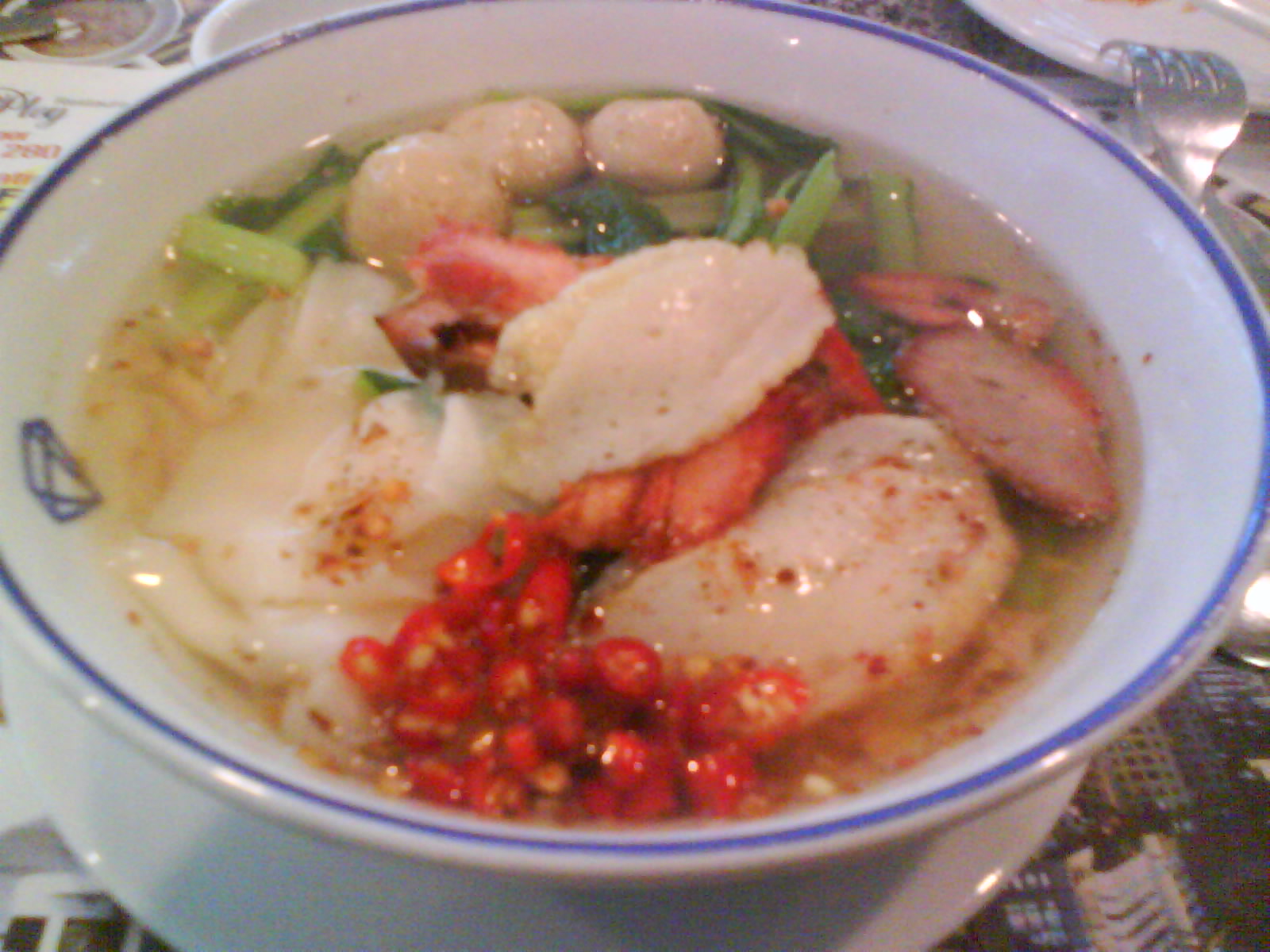 [GrandDiamondHotelBfast-Guo+Tiao+Soup+with+Fishballs+,+Fish+Cake,+char+Siew+&+veggies.JPG]