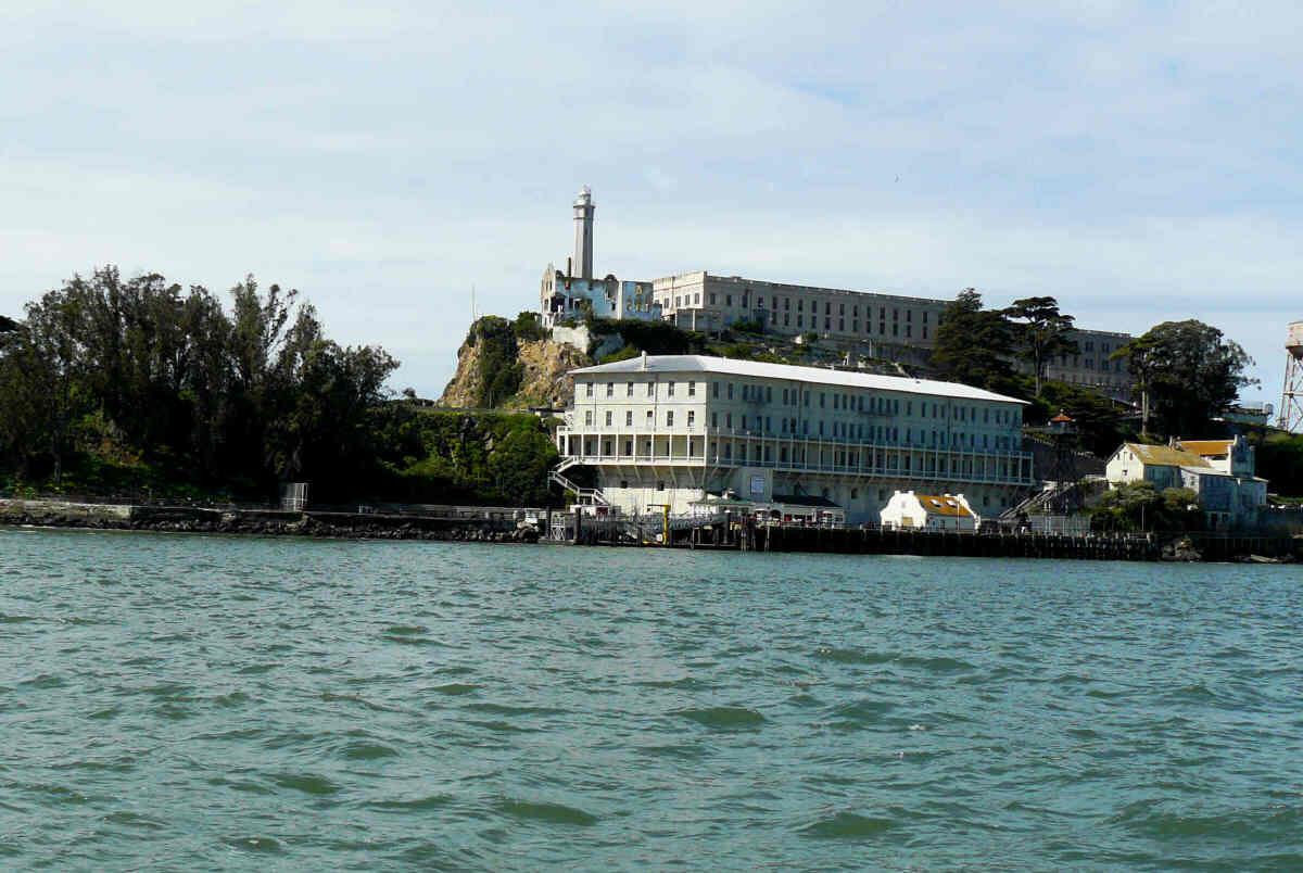 [16+lee+side+of+alcatraz.jpg]