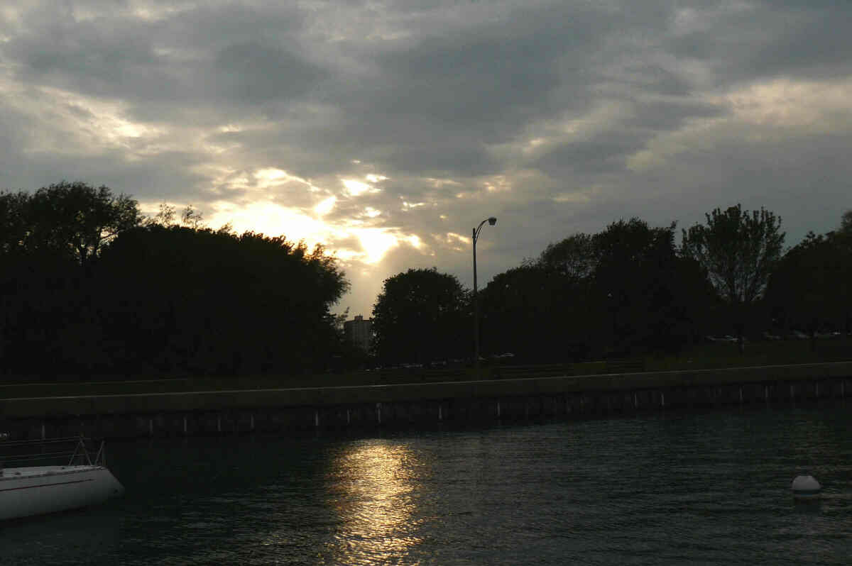 [17+sun+setting++from+marina.JPG]